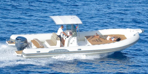 Bateaux semi-rigides 2025 : performances et modèles à explorer